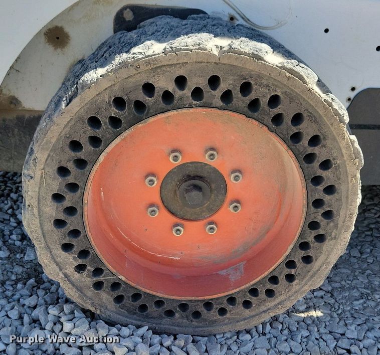 image for item LD9021 2015 Bobcat S530 skid steer loader