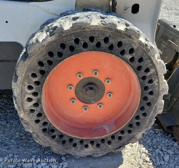 image for item LD9021 2015 Bobcat S530 skid steer loader