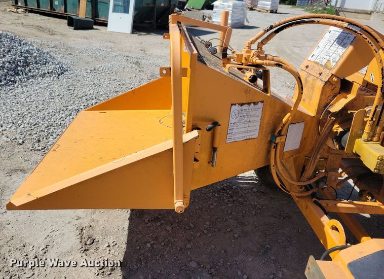 image for item LD9022 2006 Bandit 65XL wood chipper