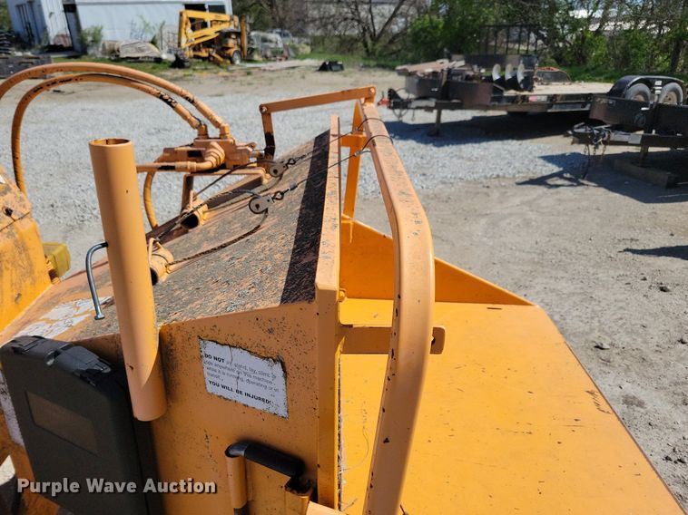 image for item LD9022 2006 Bandit 65XL wood chipper