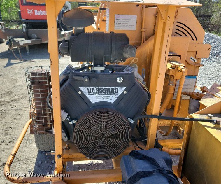 image for item LD9022 2006 Bandit 65XL wood chipper