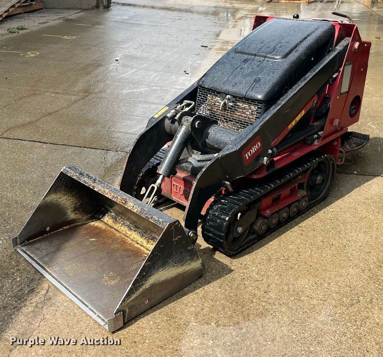 image for item LD9457 2017 Toro TX427 compact utility loader