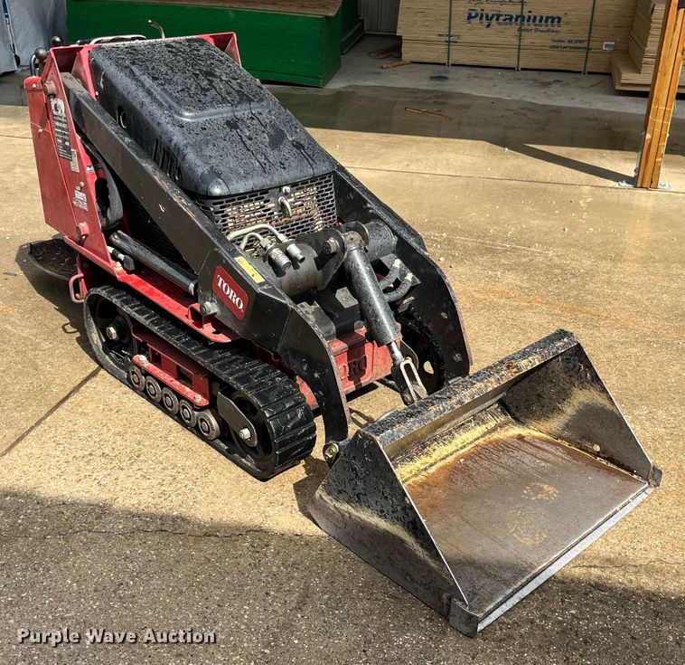 image for item LD9457 2017 Toro TX427 compact utility loader