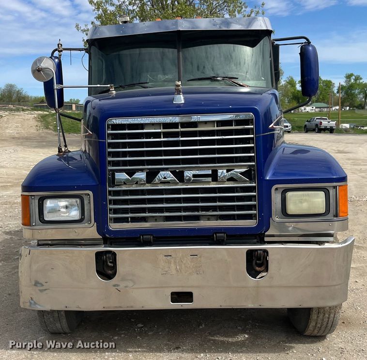 image for item LD9459 2006 Mack CHN613 dump truck