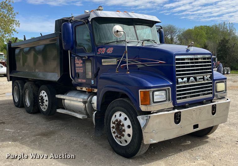 image for item LD9459 2006 Mack CHN613 dump truck