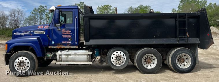 image for item LD9459 2006 Mack CHN613 dump truck