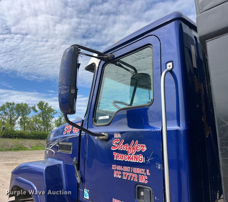 image for item LD9459 2006 Mack CHN613 dump truck