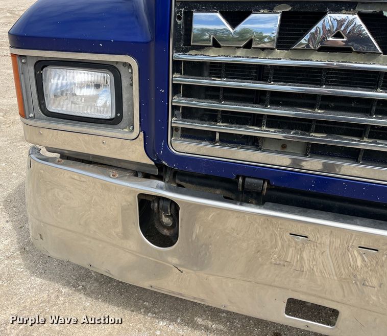 image for item LD9459 2006 Mack CHN613 dump truck