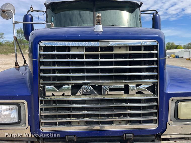 image for item LD9459 2006 Mack CHN613 dump truck