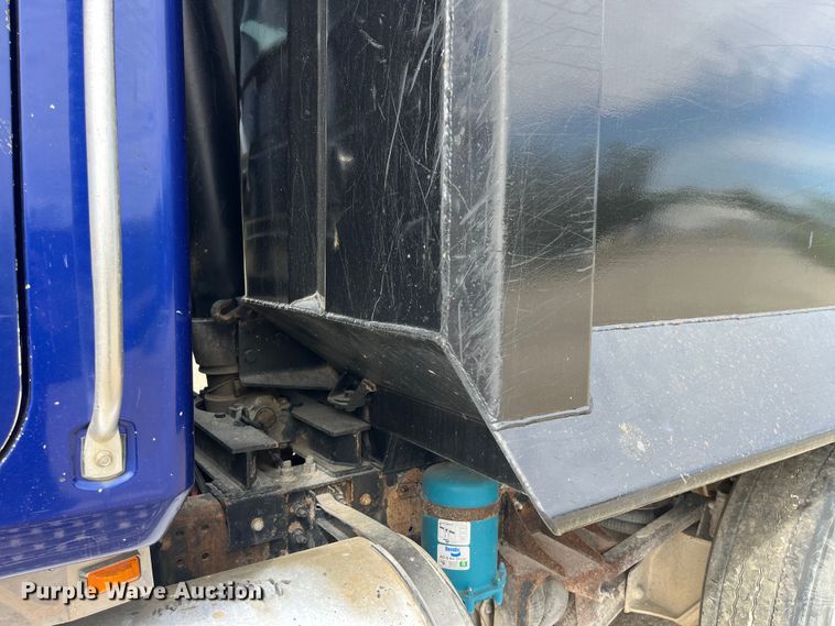 image for item LD9459 2006 Mack CHN613 dump truck