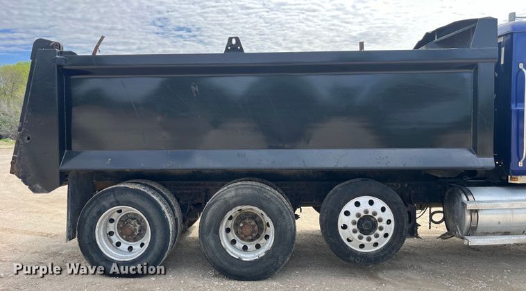 image for item LD9459 2006 Mack CHN613 dump truck