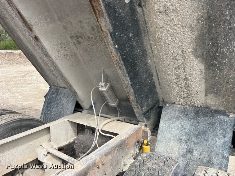 image for item LD9459 2006 Mack CHN613 dump truck