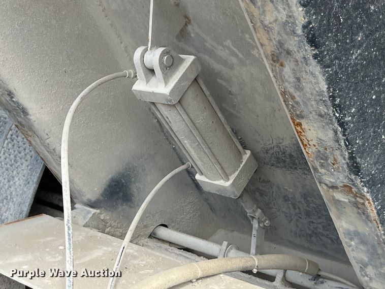 image for item LD9459 2006 Mack CHN613 dump truck