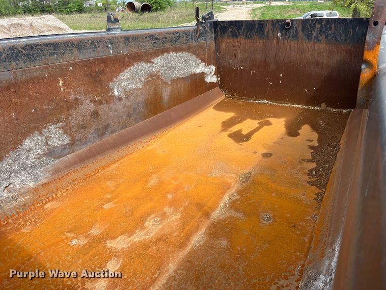 image for item LD9459 2006 Mack CHN613 dump truck