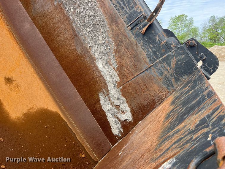 image for item LD9459 2006 Mack CHN613 dump truck