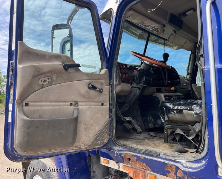 image for item LD9459 2006 Mack CHN613 dump truck