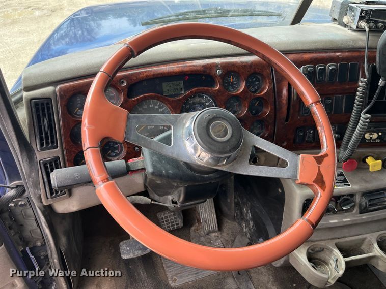 image for item LD9459 2006 Mack CHN613 dump truck