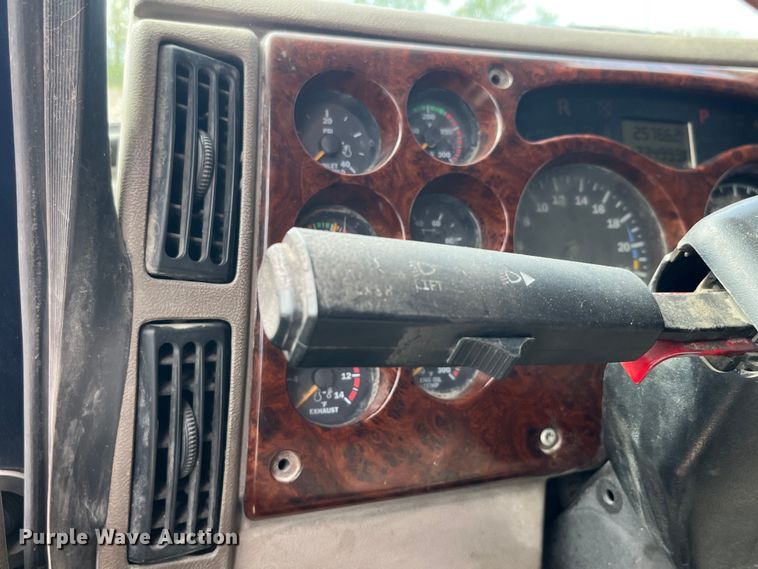 image for item LD9459 2006 Mack CHN613 dump truck