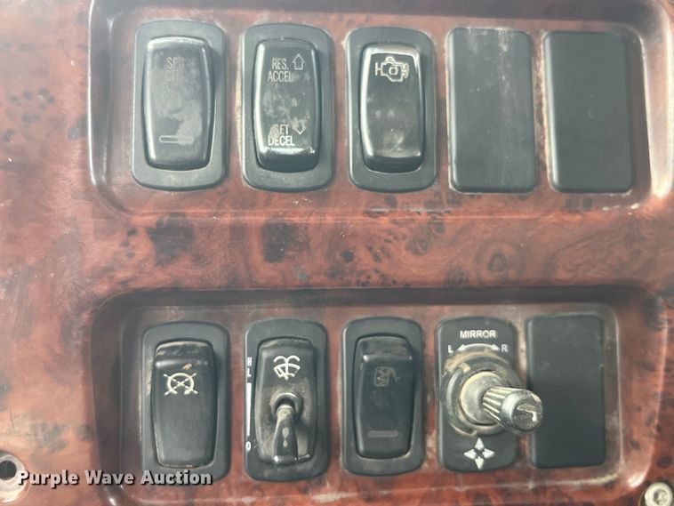 image for item LD9459 2006 Mack CHN613 dump truck