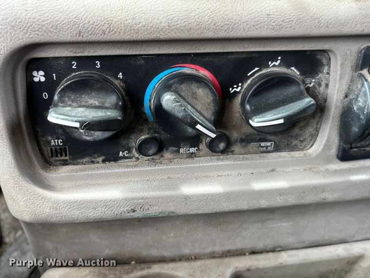 image for item LD9459 2006 Mack CHN613 dump truck