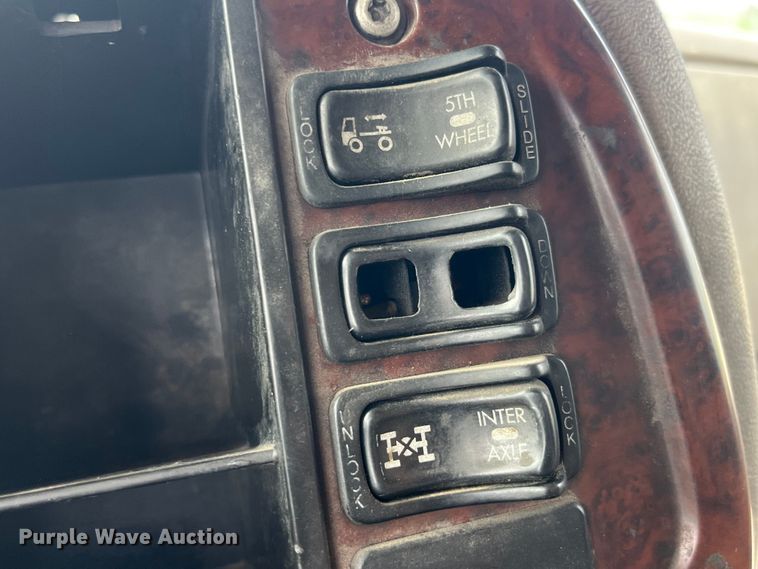 image for item LD9459 2006 Mack CHN613 dump truck