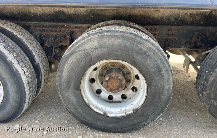 image for item LD9459 2006 Mack CHN613 dump truck