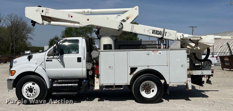 image for item LD9461 2012 Ford F750 Super Duty XL bucket truck