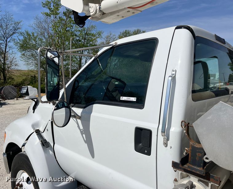 image for item LD9461 2012 Ford F750 Super Duty XL bucket truck