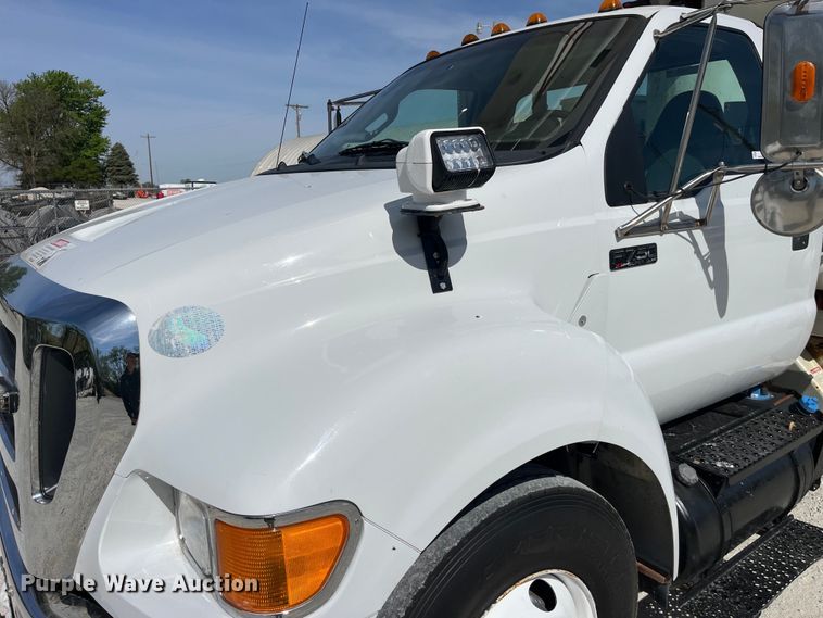 image for item LD9461 2012 Ford F750 Super Duty XL bucket truck