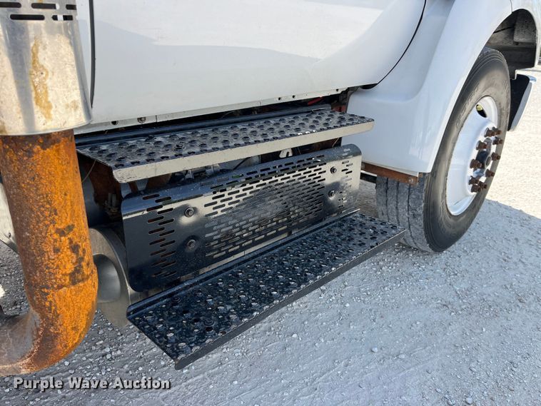 image for item LD9461 2012 Ford F750 Super Duty XL bucket truck