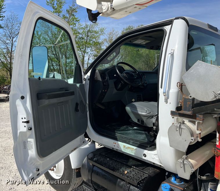 image for item LD9461 2012 Ford F750 Super Duty XL bucket truck