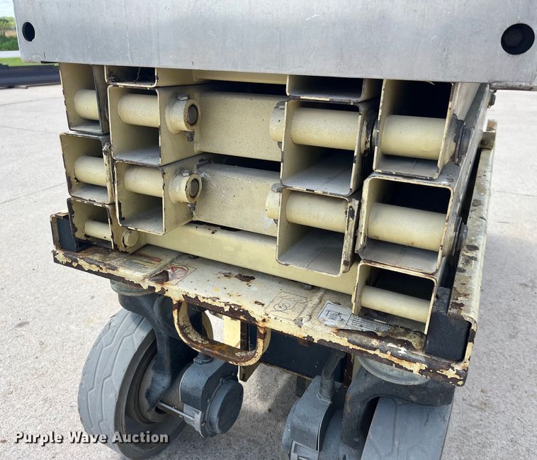 image for item LD9484 2008 JLG 2030ES scissor lift