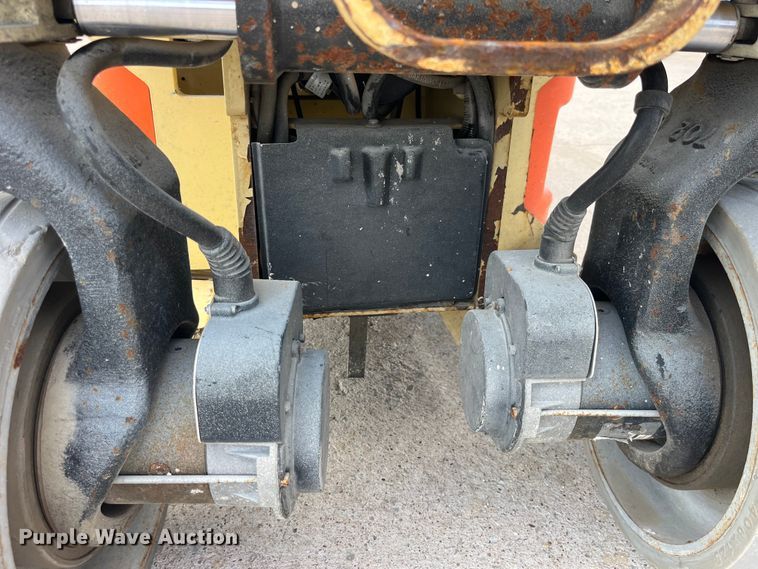 image for item LD9484 2008 JLG 2030ES scissor lift