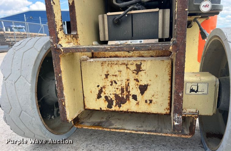 image for item LD9484 2008 JLG 2030ES scissor lift