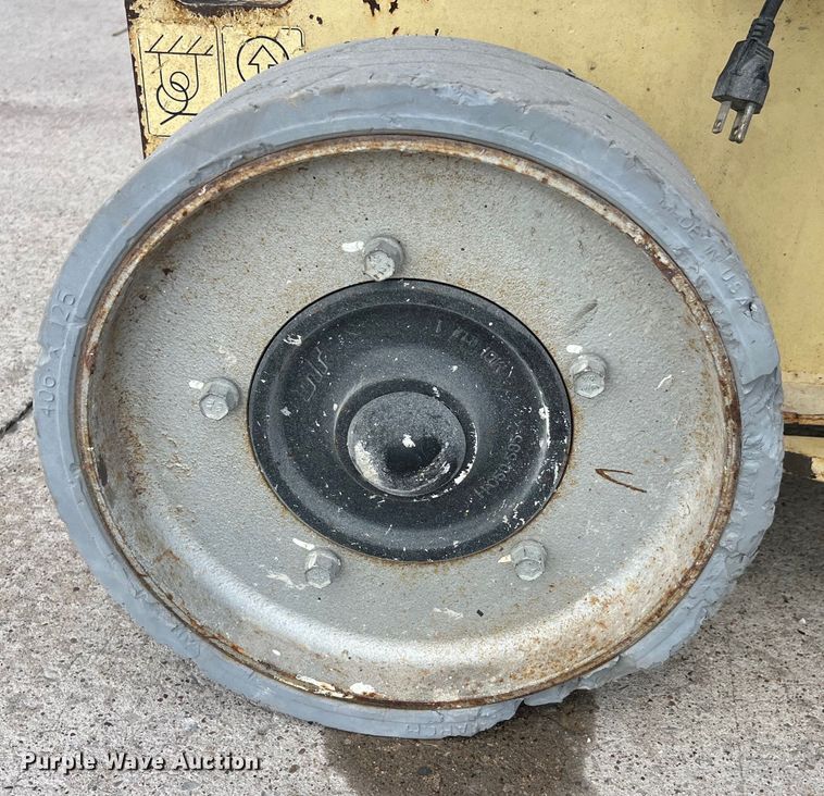 image for item LD9484 2008 JLG 2030ES scissor lift