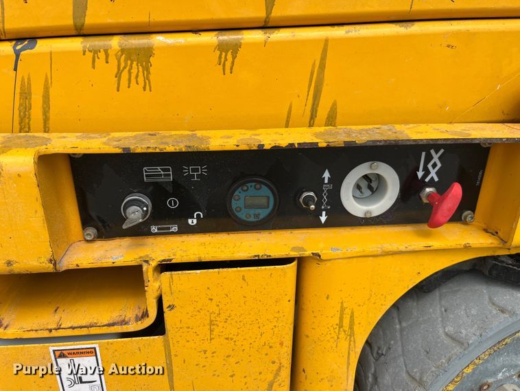 image for item LD9485 2012 Haulotte Compact 2632E scissor lift