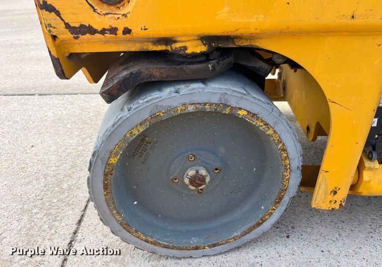 image for item LD9485 2012 Haulotte Compact 2632E scissor lift