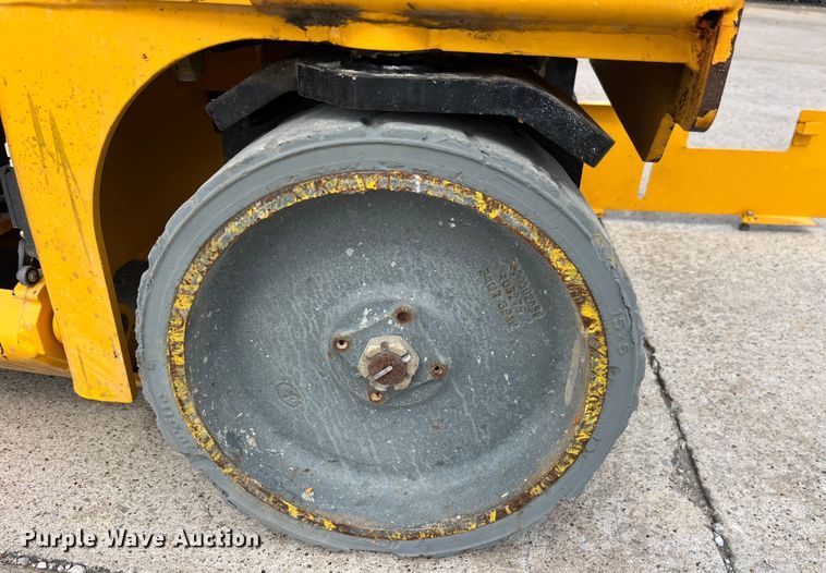 image for item LD9485 2012 Haulotte Compact 2632E scissor lift