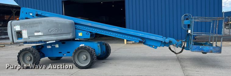 image for item LD9489 2005 Genie S-60 boom lift