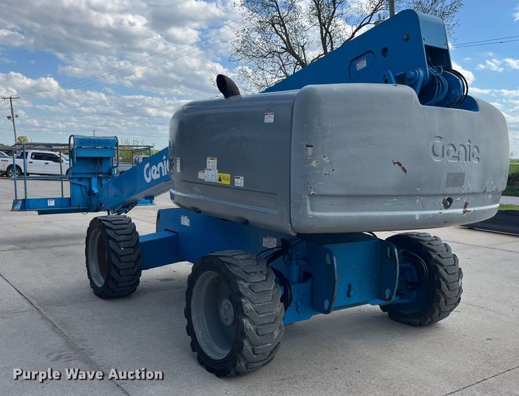 image for item LD9489 2005 Genie S-60 boom lift