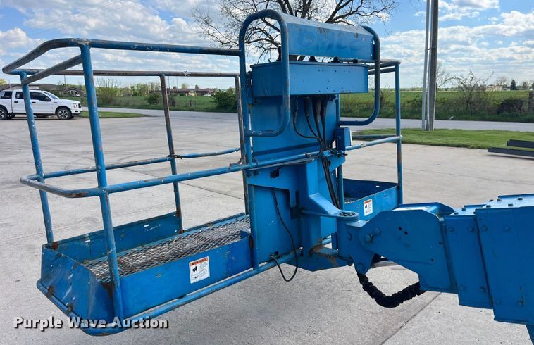 image for item LD9489 2005 Genie S-60 boom lift