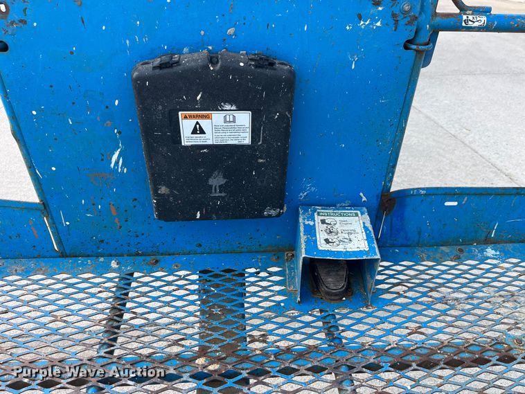 image for item LD9489 2005 Genie S-60 boom lift