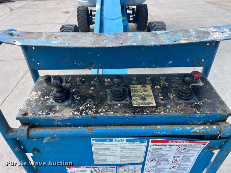 image for item LD9489 2005 Genie S-60 boom lift