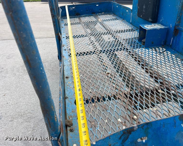 image for item LD9489 2005 Genie S-60 boom lift