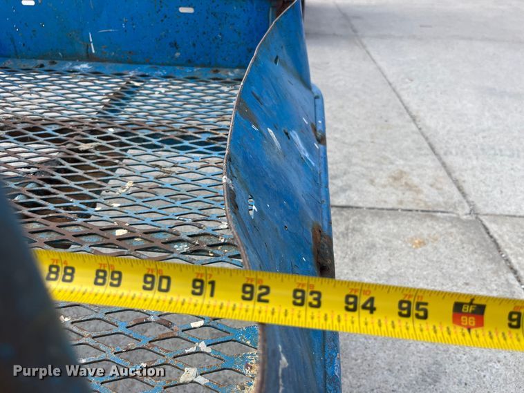 image for item LD9489 2005 Genie S-60 boom lift