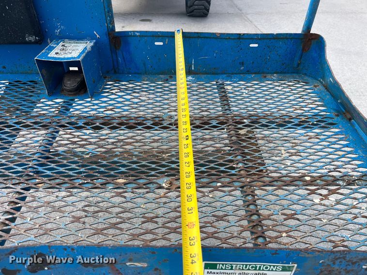 image for item LD9489 2005 Genie S-60 boom lift