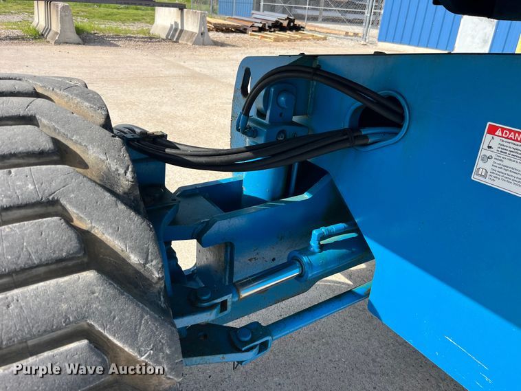 image for item LD9489 2005 Genie S-60 boom lift