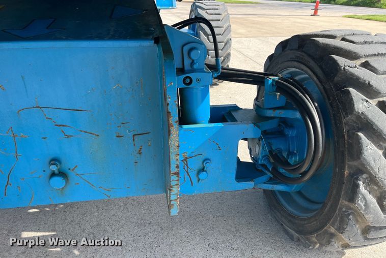 image for item LD9489 2005 Genie S-60 boom lift