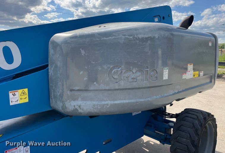 image for item LD9489 2005 Genie S-60 boom lift