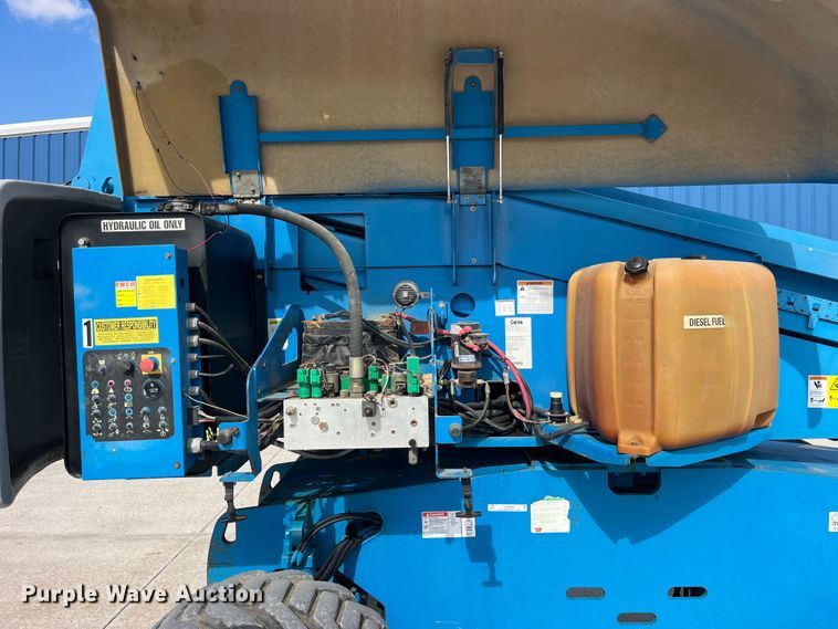 image for item LD9489 2005 Genie S-60 boom lift